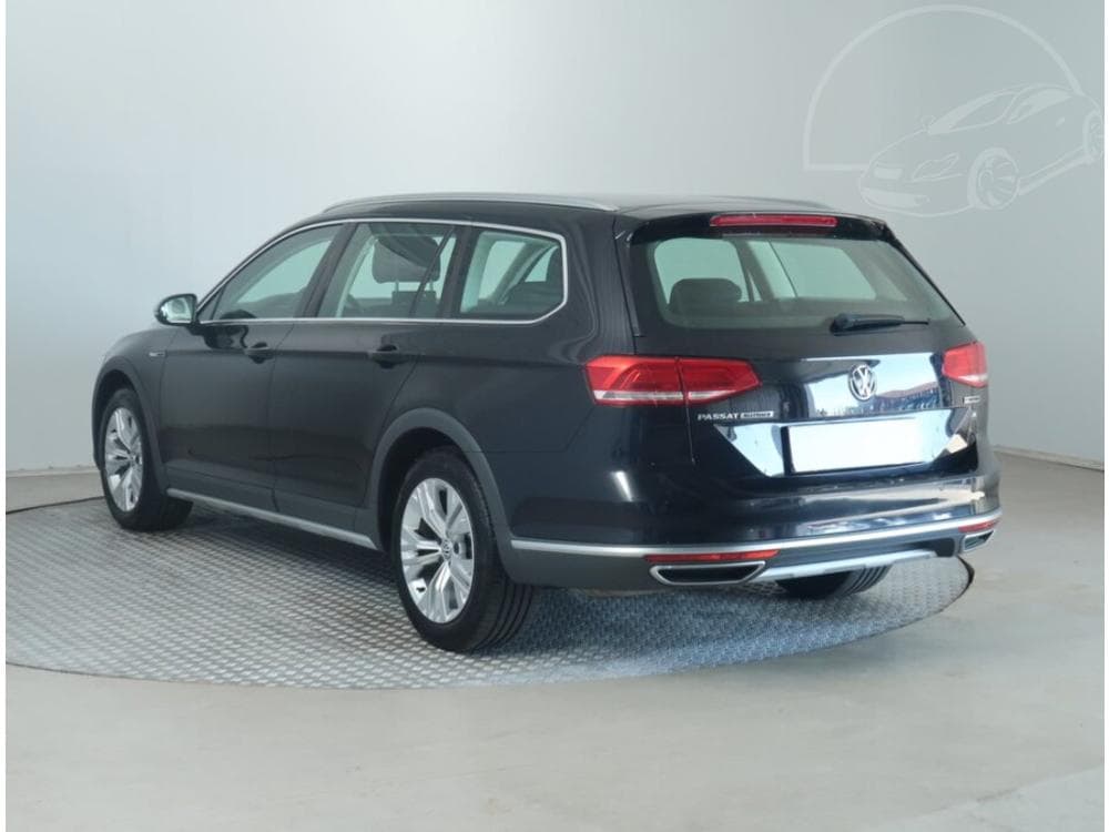 2018 Volkswagen PASSAT - 10
