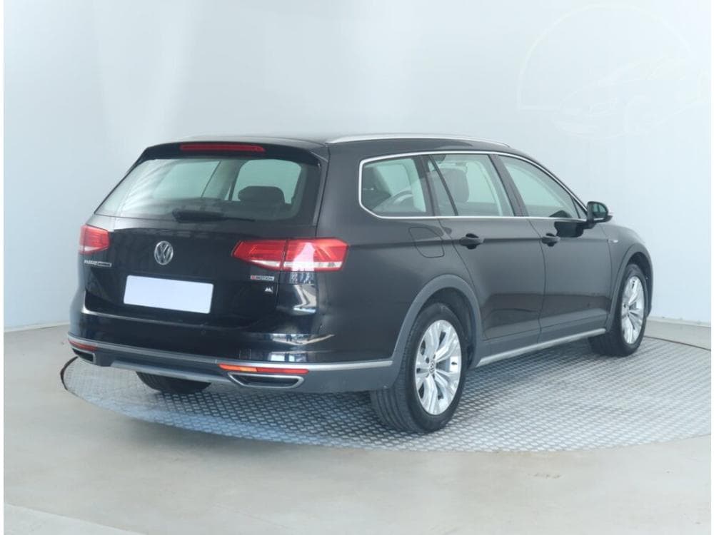 2018 Volkswagen PASSAT - 13
