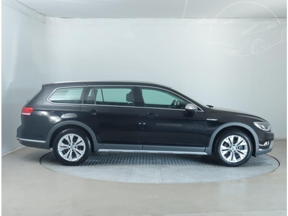 2018 Volkswagen PASSAT - 16