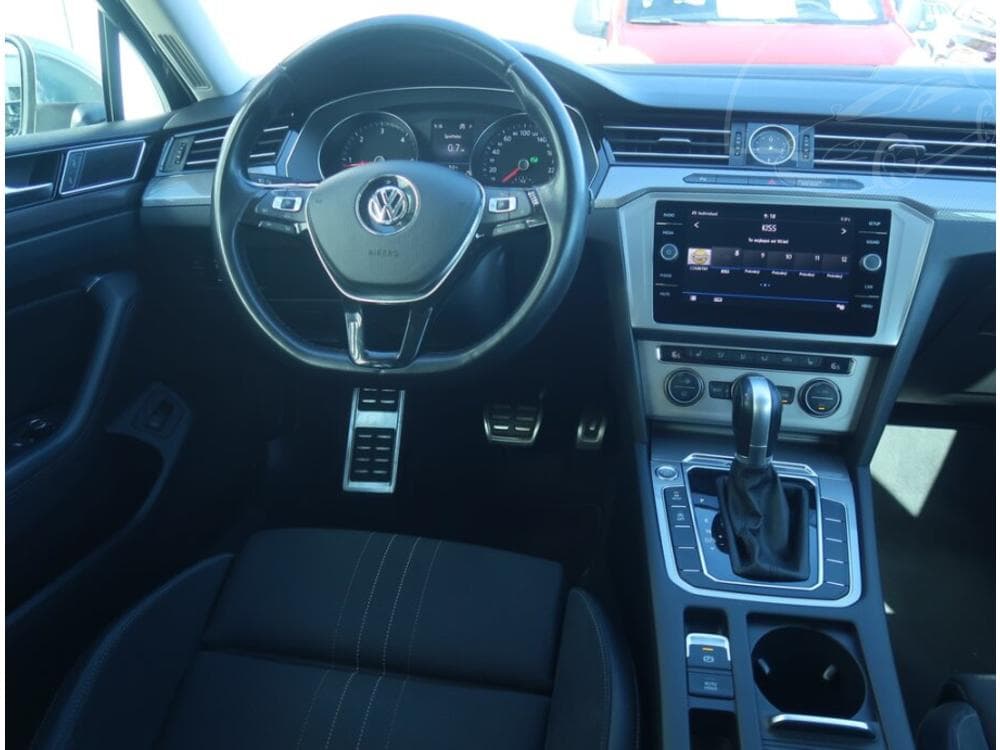 2018 Volkswagen PASSAT - 19