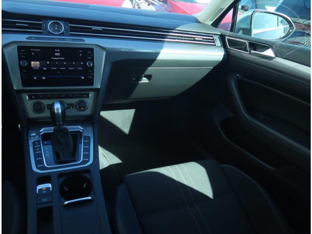 2018 Volkswagen PASSAT - 22