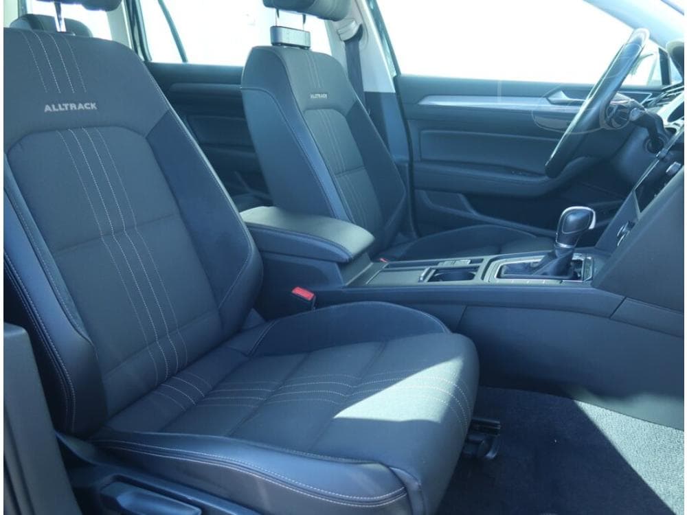 2018 Volkswagen PASSAT - 25