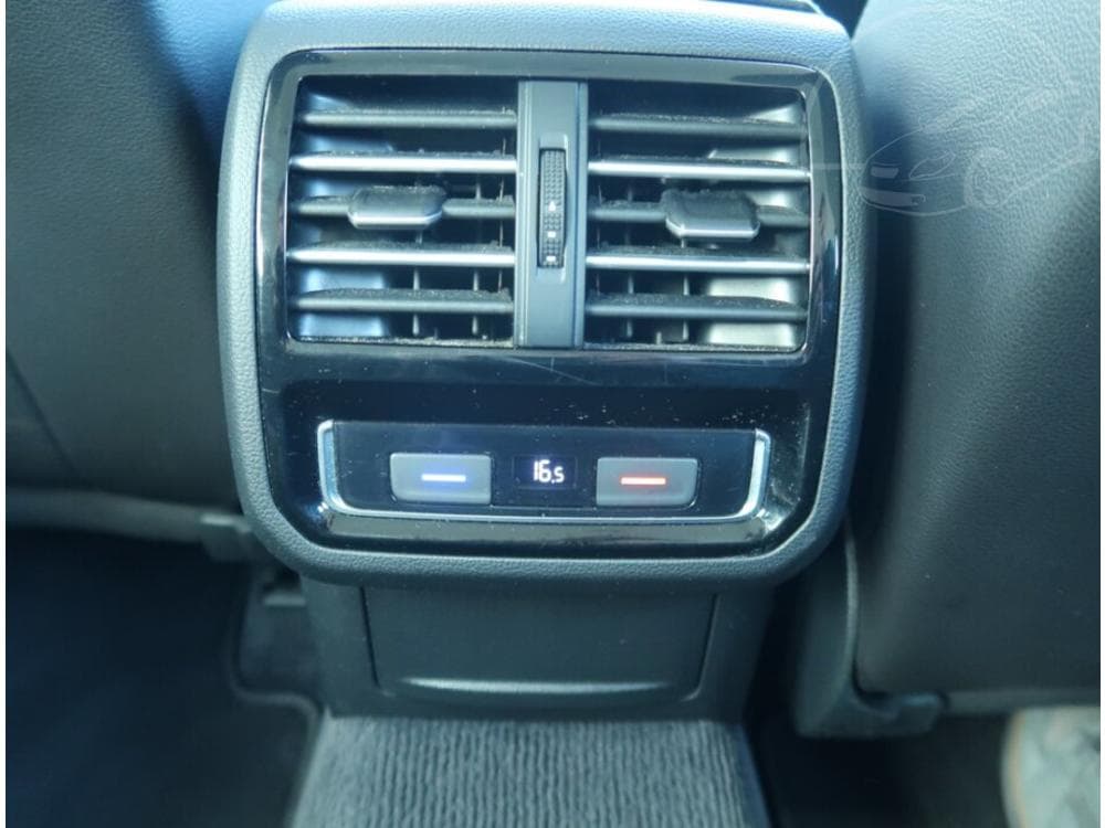 2018 Volkswagen PASSAT - 43