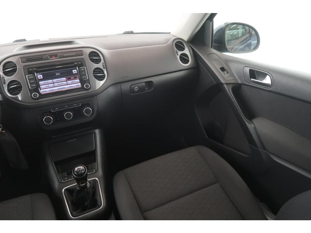 2012 Volkswagen TIGUAN - 8
