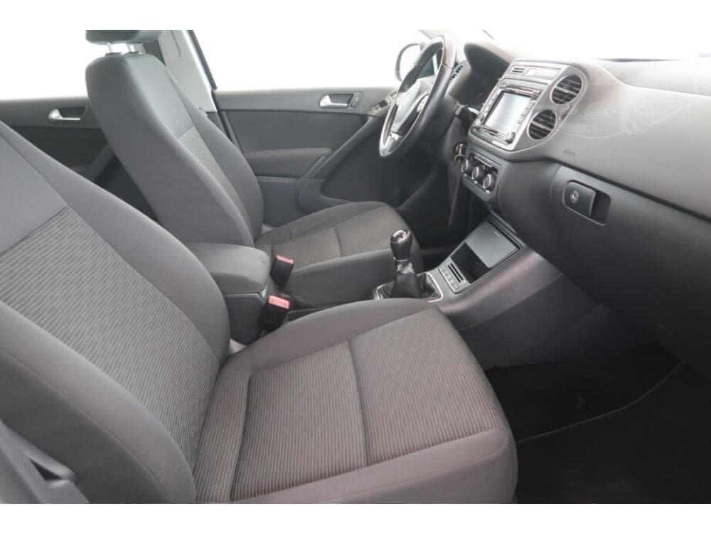 2012 Volkswagen TIGUAN - 9