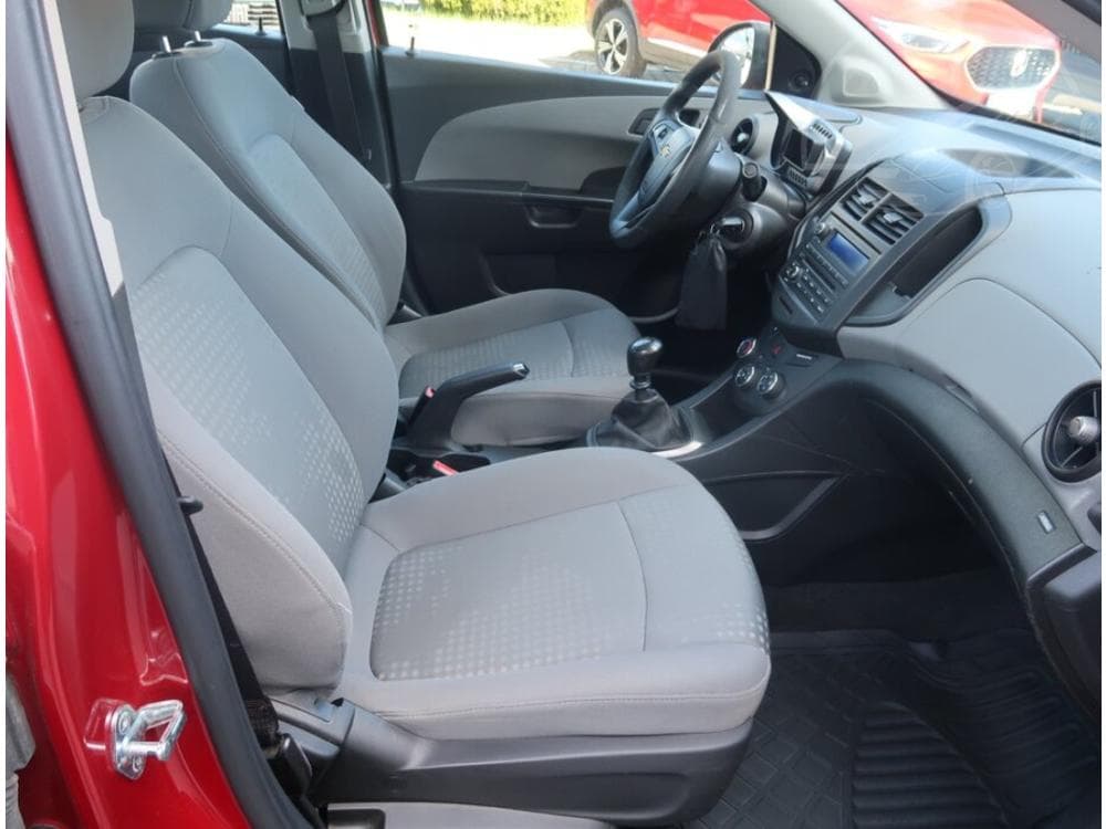 2013 Chevrolet AVEO - 9