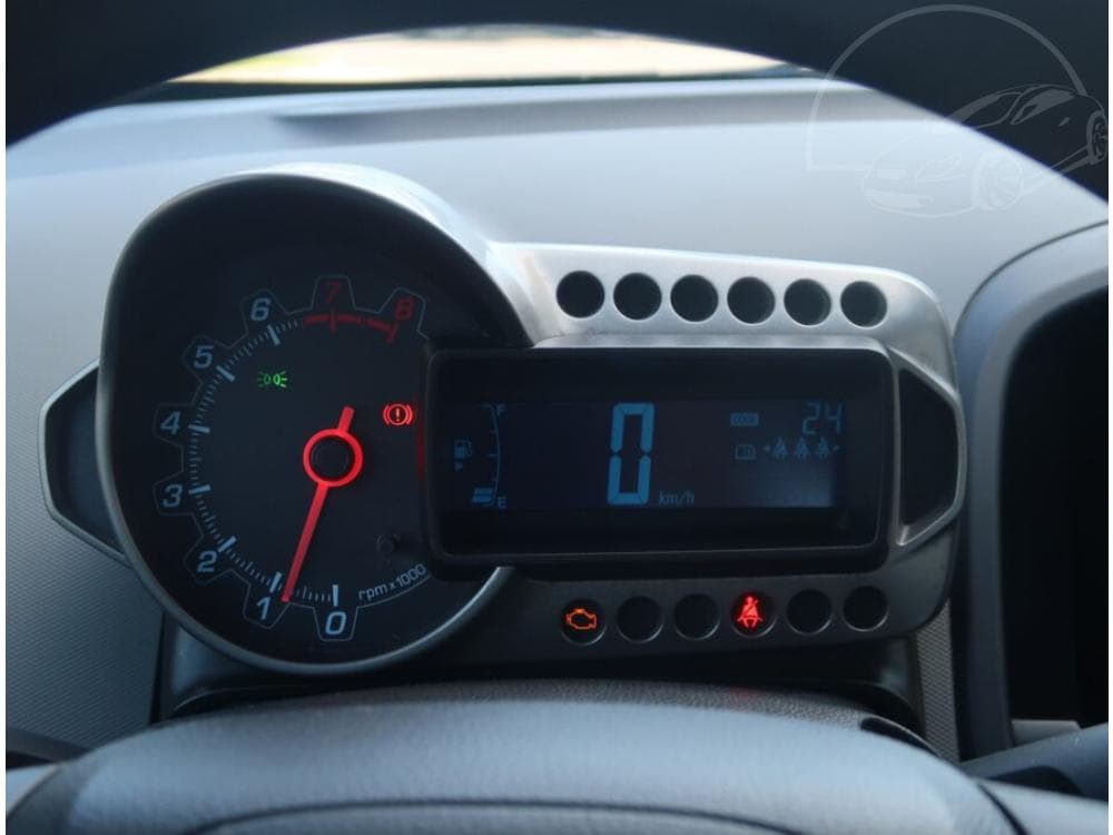 2013 Chevrolet AVEO - 11