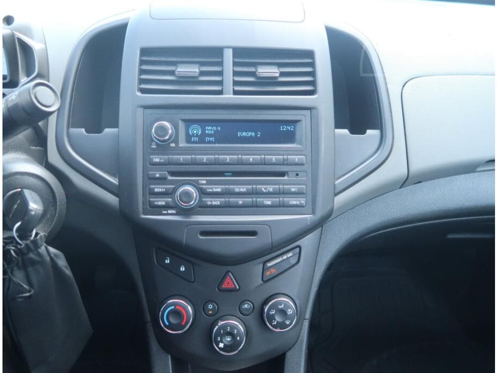 2013 Chevrolet AVEO - 12