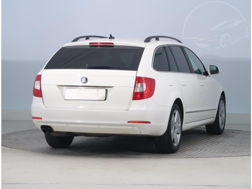 2011 Škoda SUPERB - 5