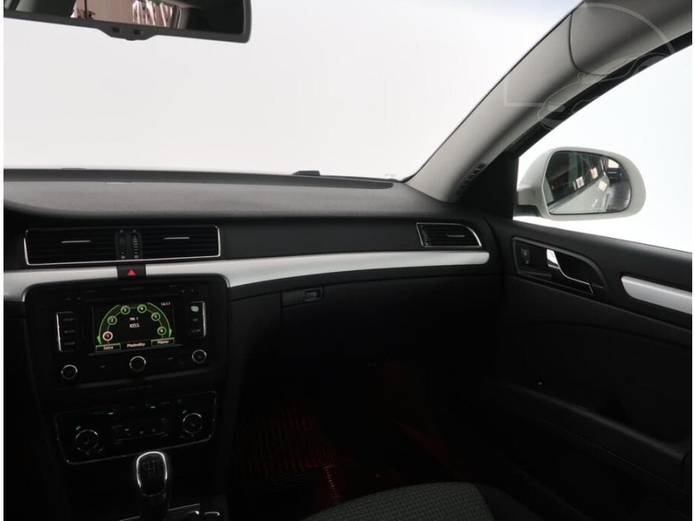 2011 Škoda SUPERB - 8