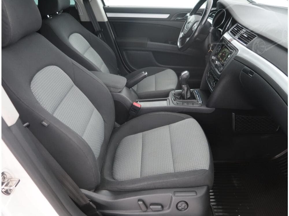 2011 Škoda SUPERB - 9
