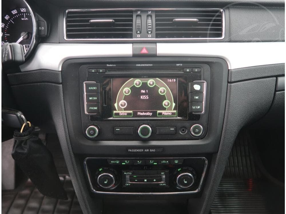 2011 Škoda SUPERB - 12