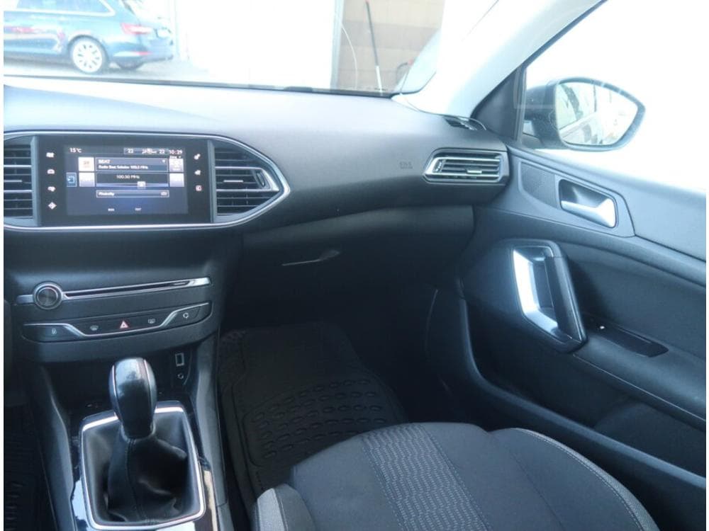 2017 Peugeot 308 - 8