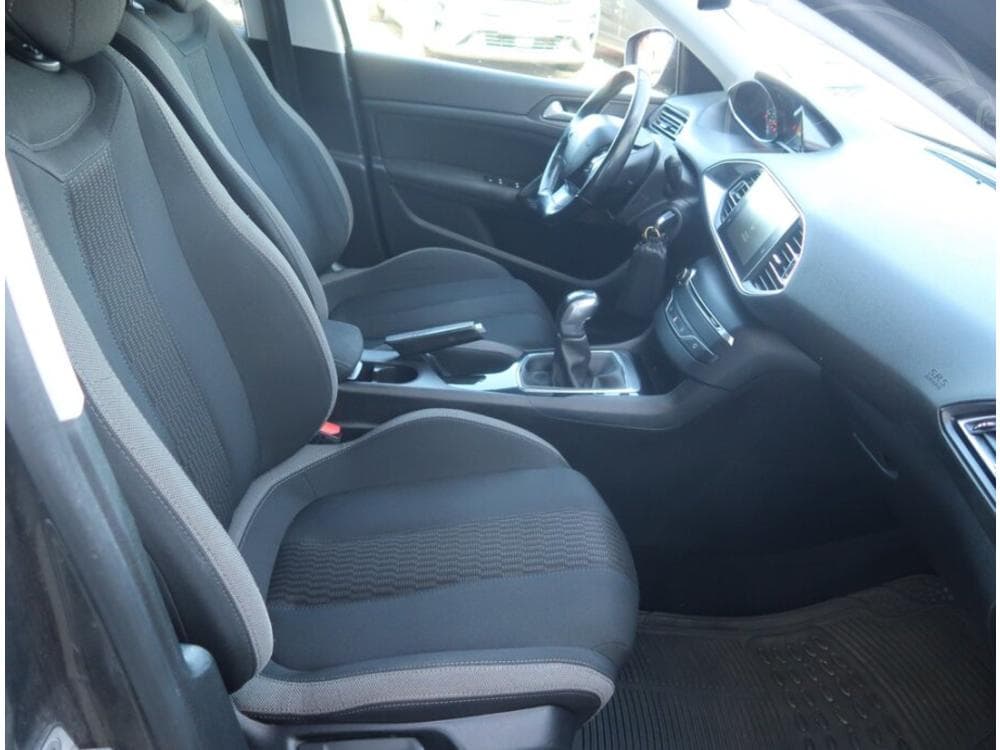 2017 Peugeot 308 - 9