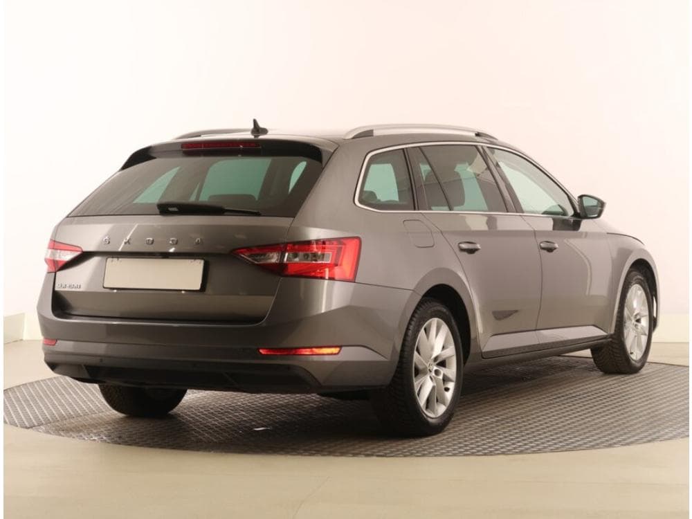 2022 Škoda SUPERB - 9