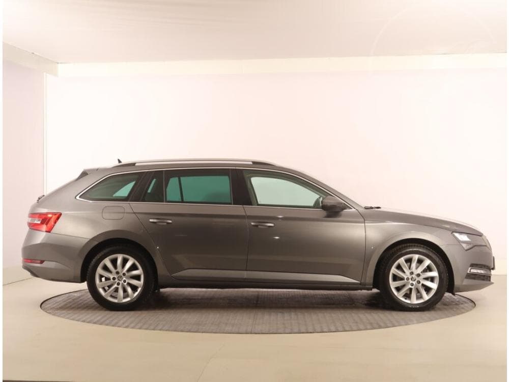 2022 Škoda SUPERB - 11