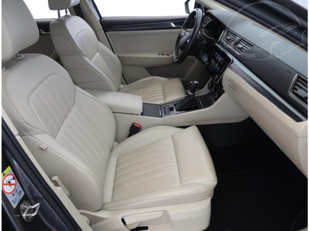 2022 Škoda SUPERB - 17