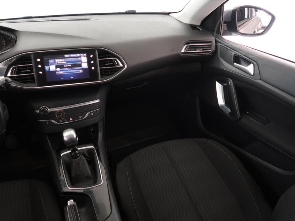 2017 Peugeot 308 - 8