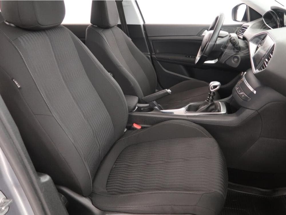 2017 Peugeot 308 - 9