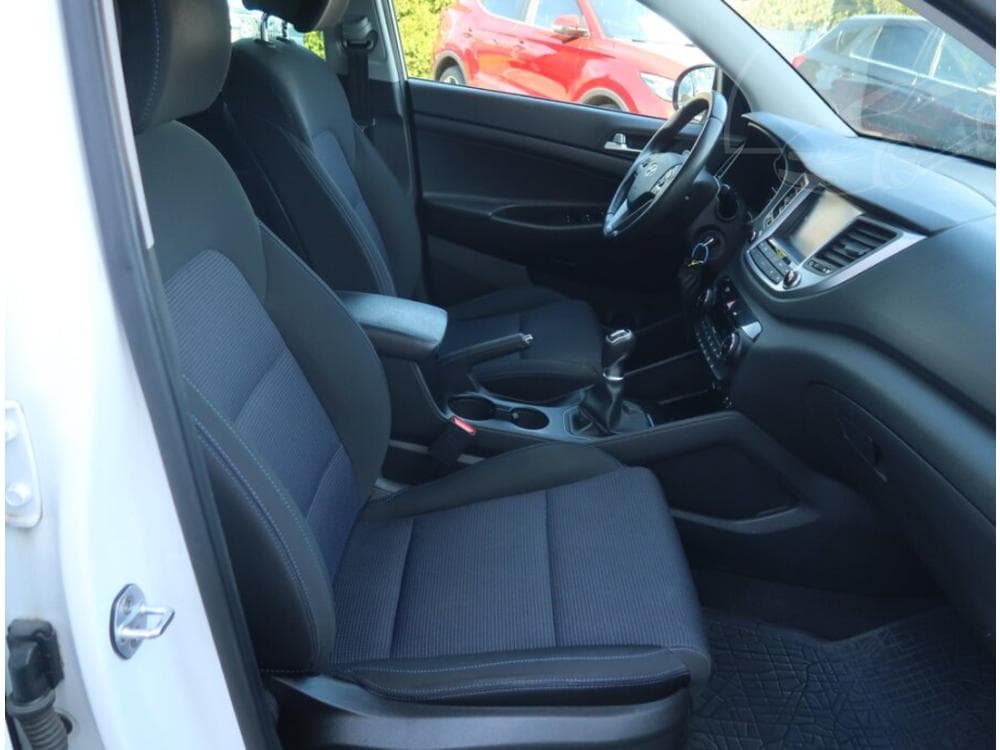 2016 Hyundai TUCSON - 25
