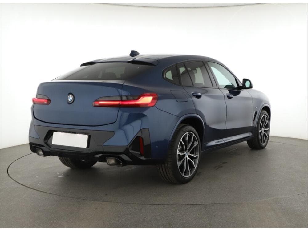 2025 BMW X4 - 13
