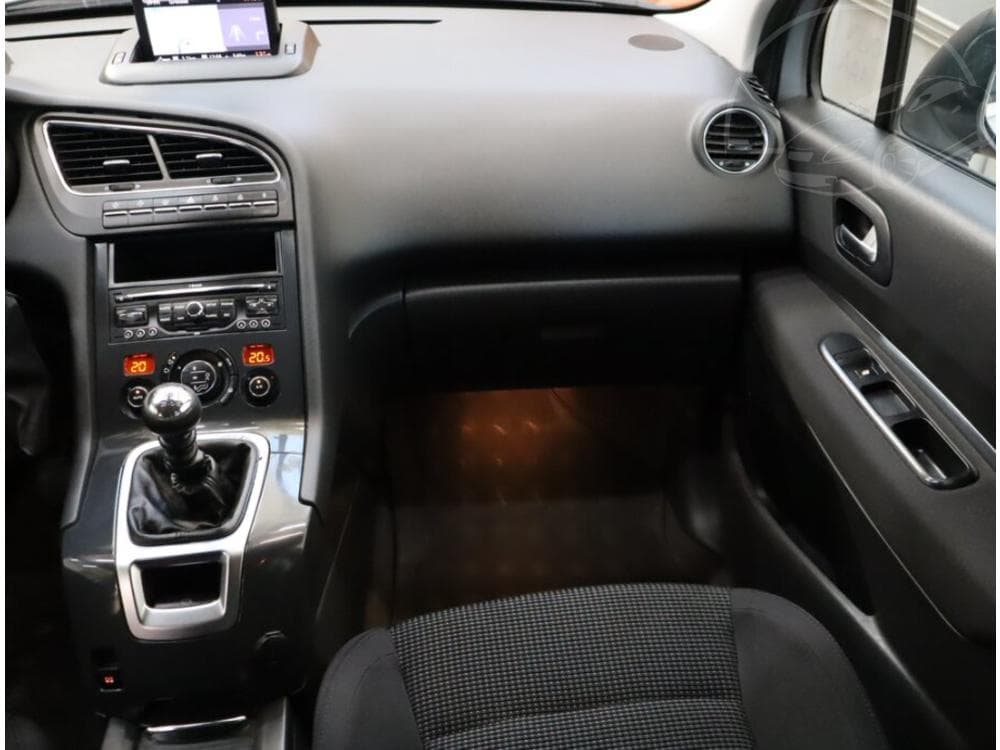 2011 Peugeot 5008 - 8
