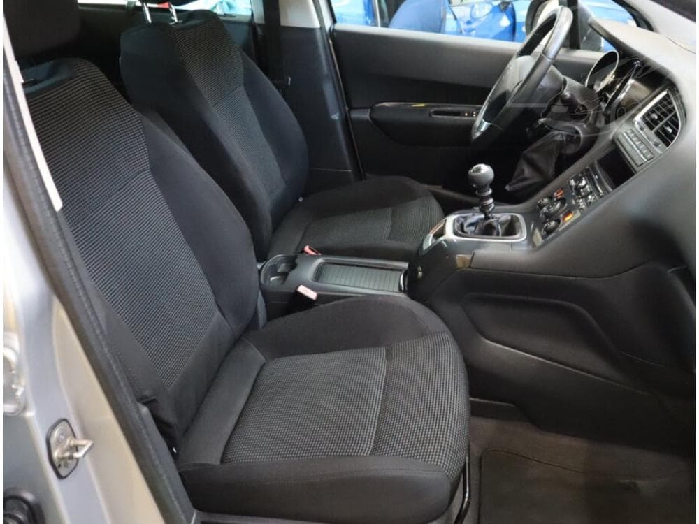 2011 Peugeot 5008 - 9
