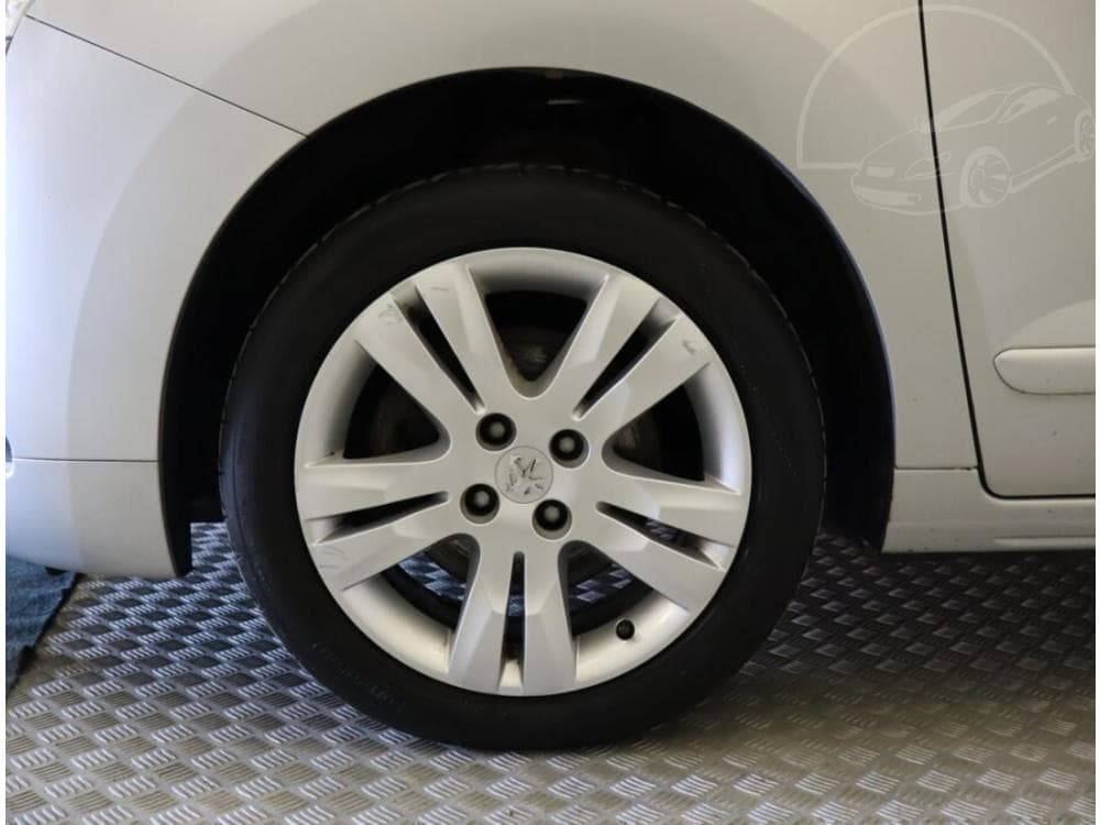2011 Peugeot 5008 - 15