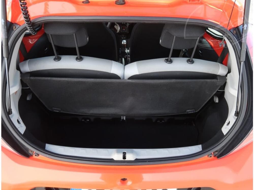 2014 Toyota AYGO - 12