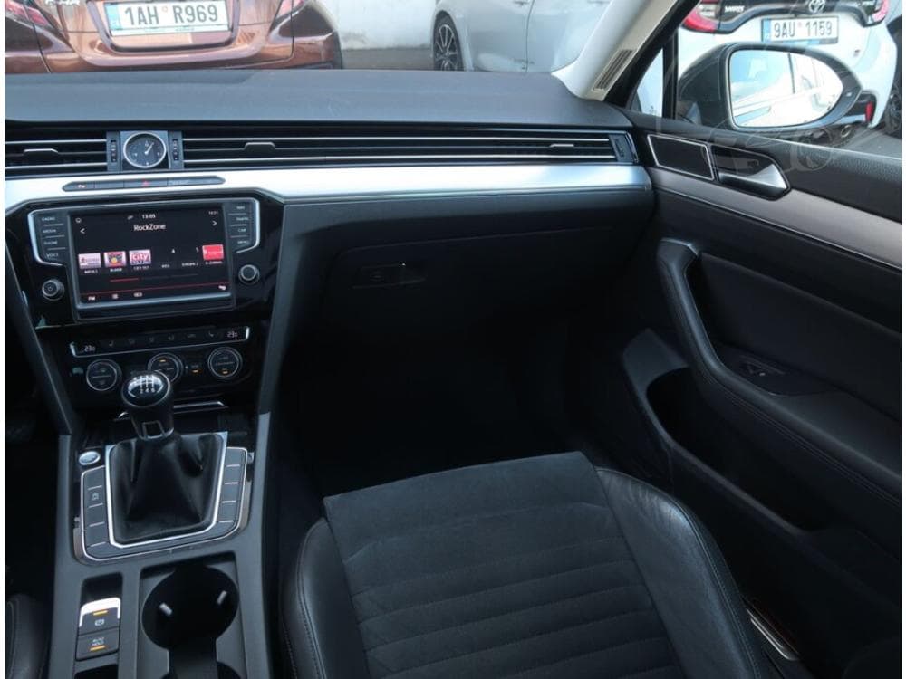 2015 Volkswagen PASSAT - 8