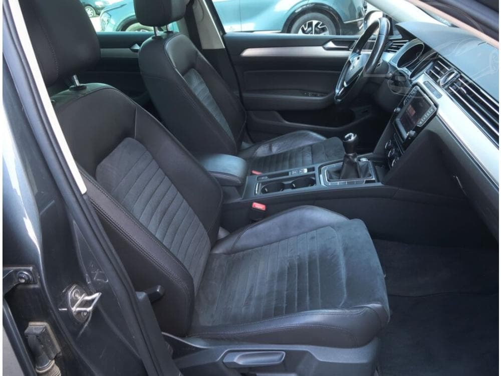 2015 Volkswagen PASSAT - 9