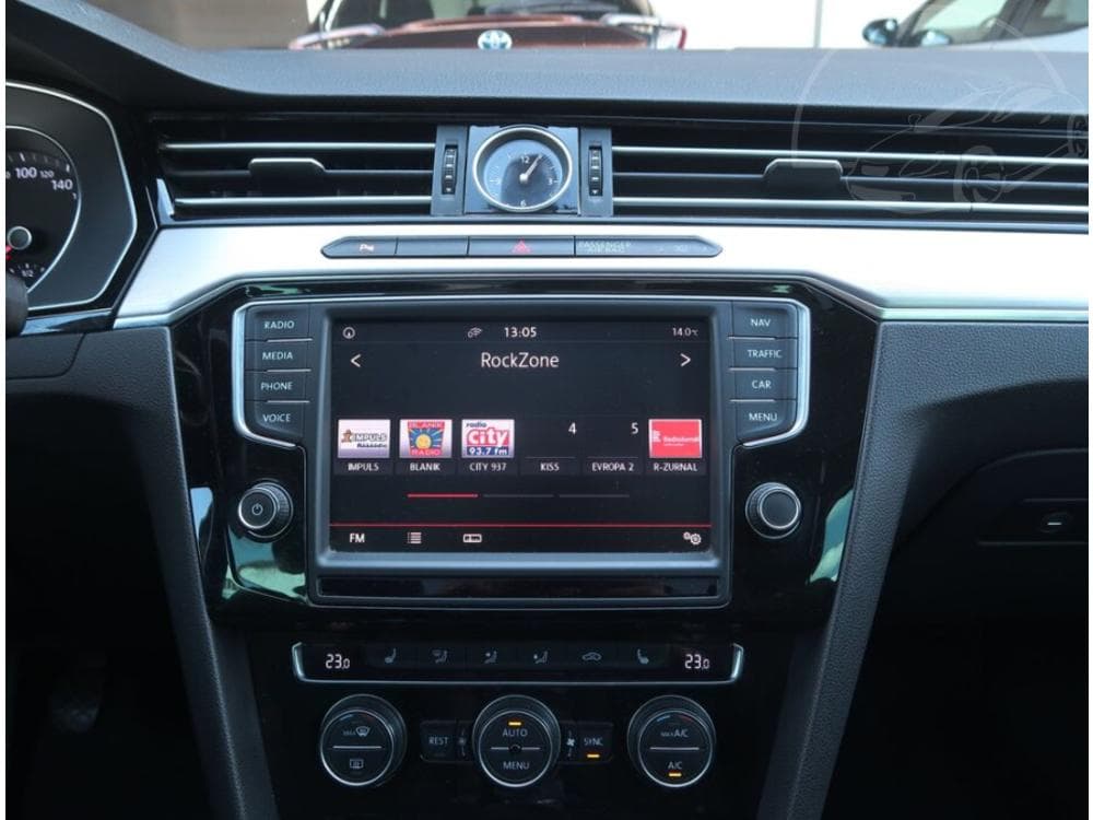 2015 Volkswagen PASSAT - 12