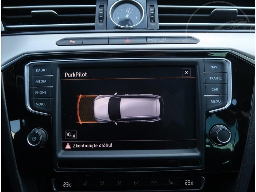 2015 Volkswagen PASSAT - 13