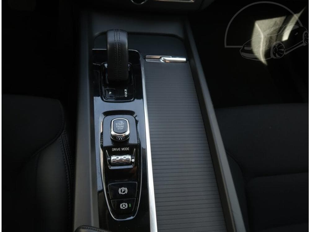 2020 Volvo XC60 - 25
