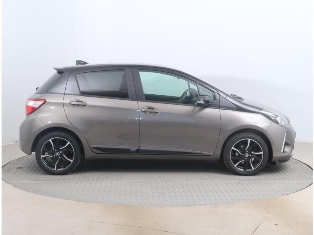 2018 Toyota YARIS - 6
