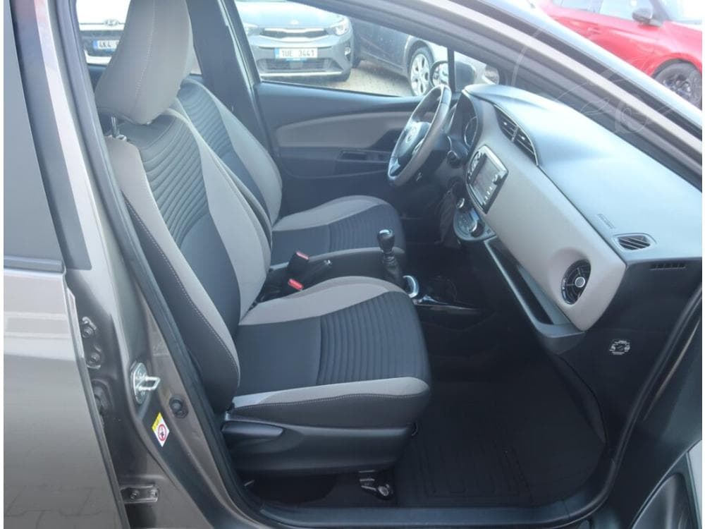 2018 Toyota YARIS - 9
