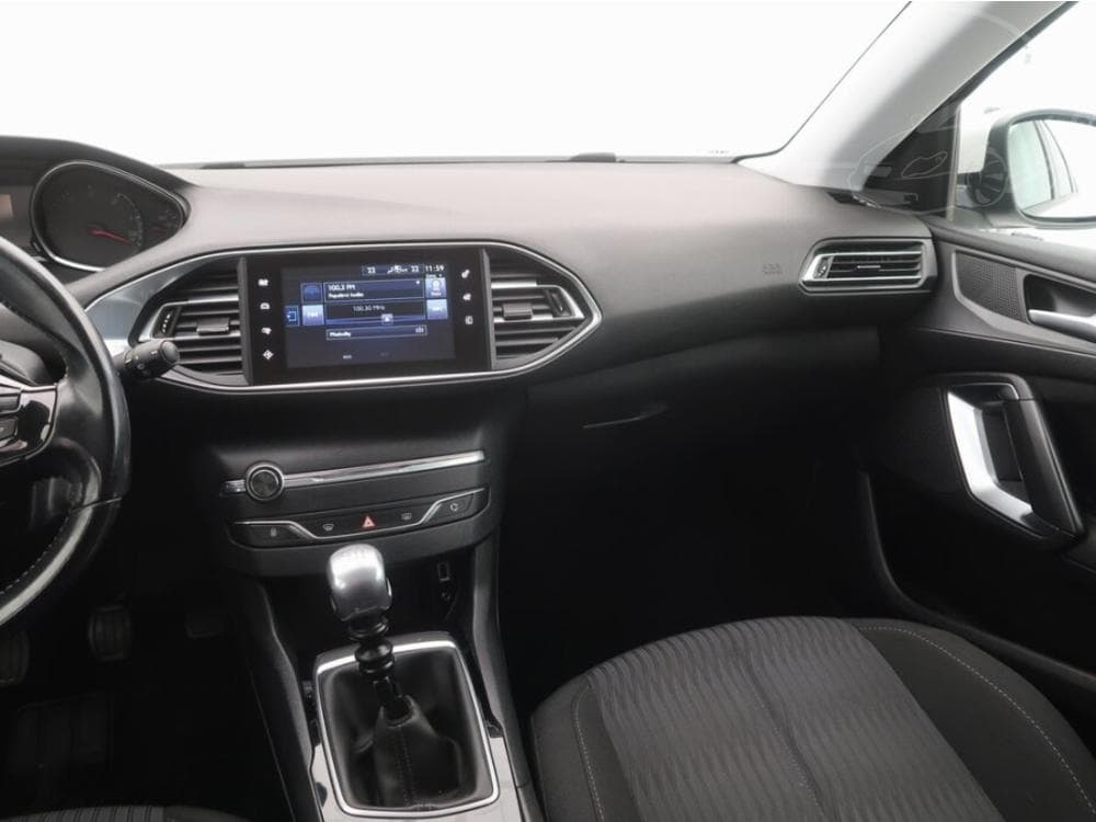2015 Peugeot 308 - 8