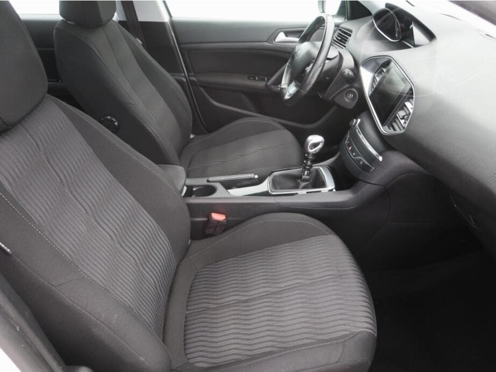 2015 Peugeot 308 - 9