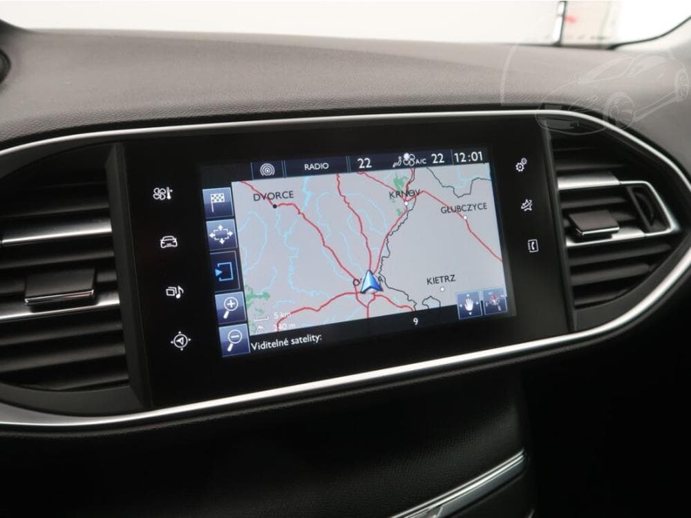 2015 Peugeot 308 - 13