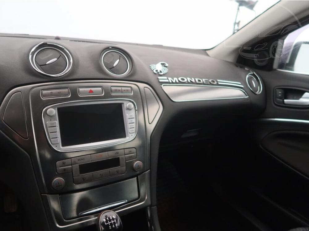 2010 Ford MONDEO - 12
