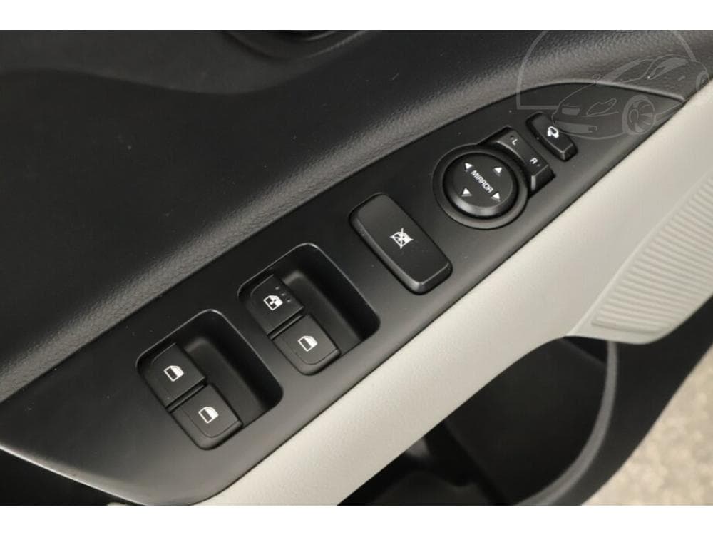 2018 Kia STONIC - 34
