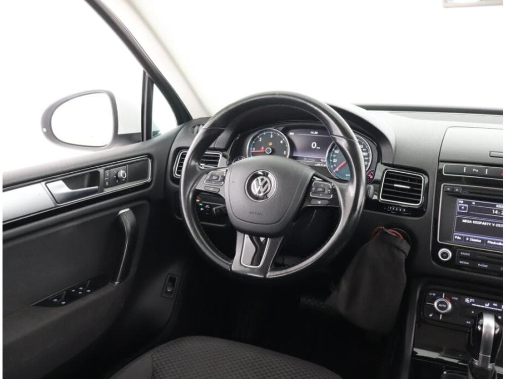 2016 Volkswagen TOUAREG - 19