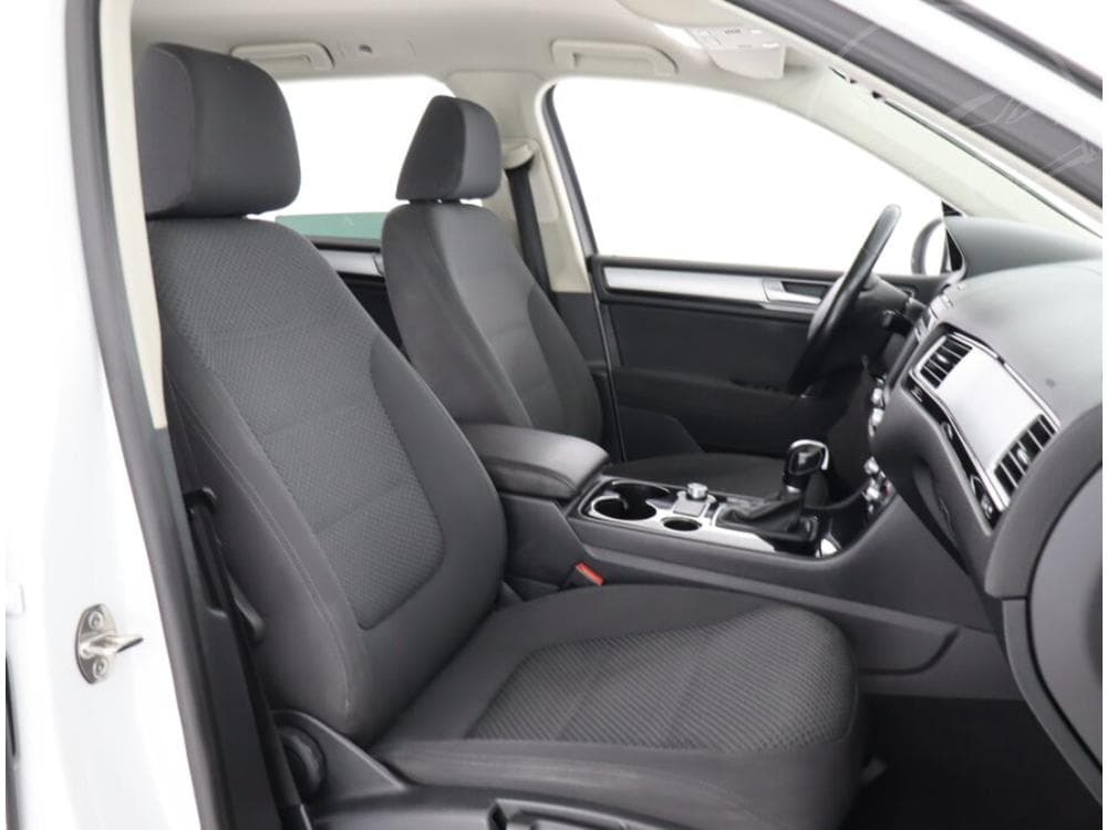 2016 Volkswagen TOUAREG - 25