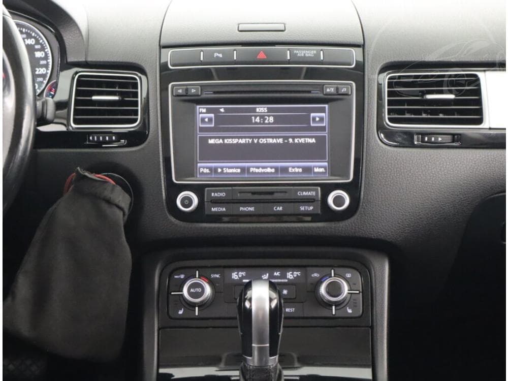 2016 Volkswagen TOUAREG - 34