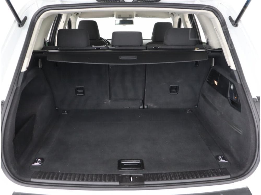 2016 Volkswagen TOUAREG - 40