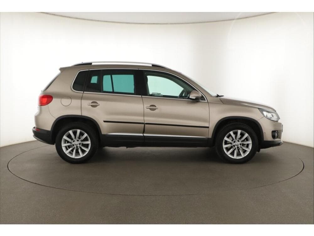 2012 Volkswagen TIGUAN - 6