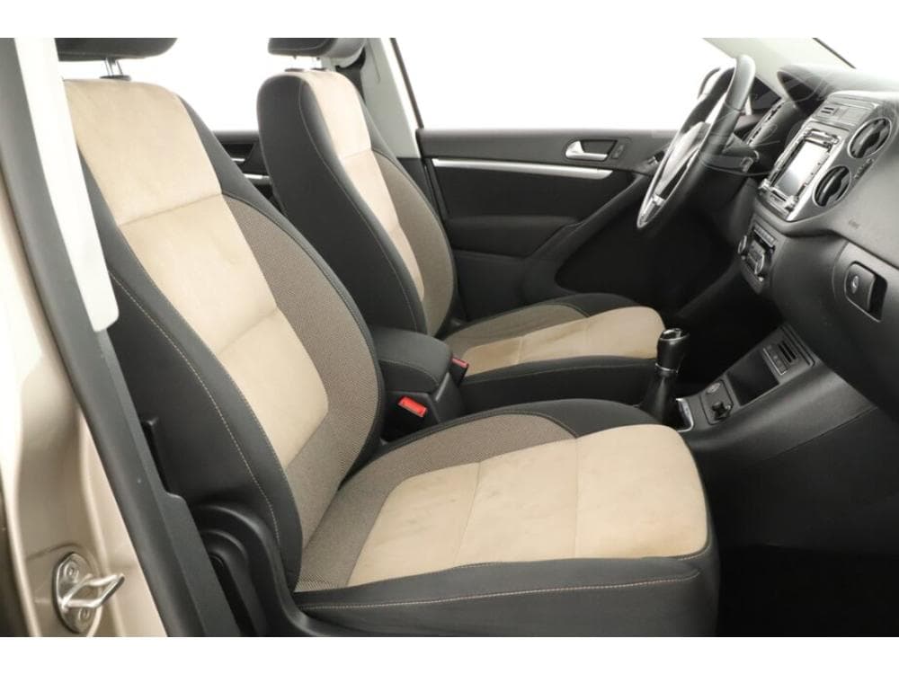 2012 Volkswagen TIGUAN - 7