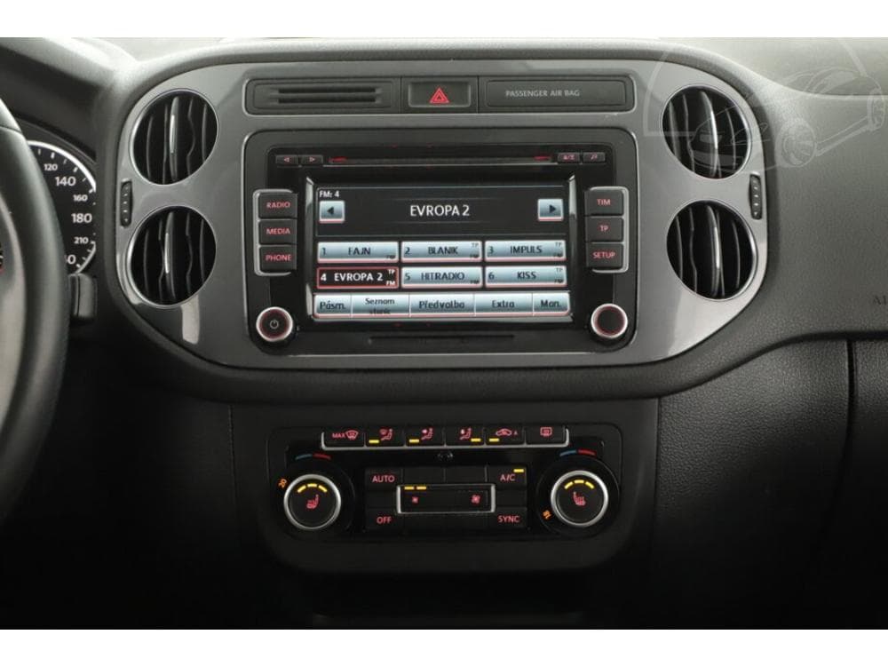 2012 Volkswagen TIGUAN - 9