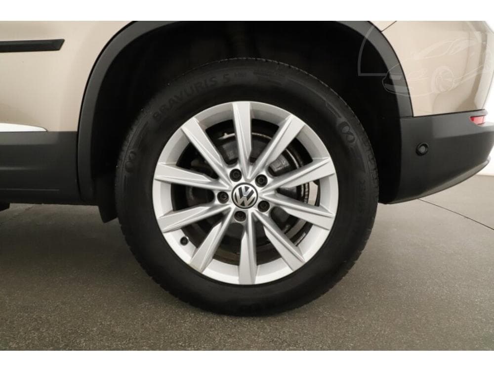 2012 Volkswagen TIGUAN - 11