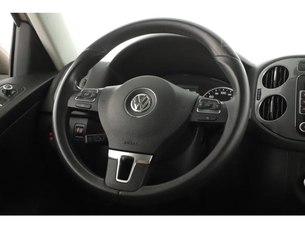 2012 Volkswagen TIGUAN - 12
